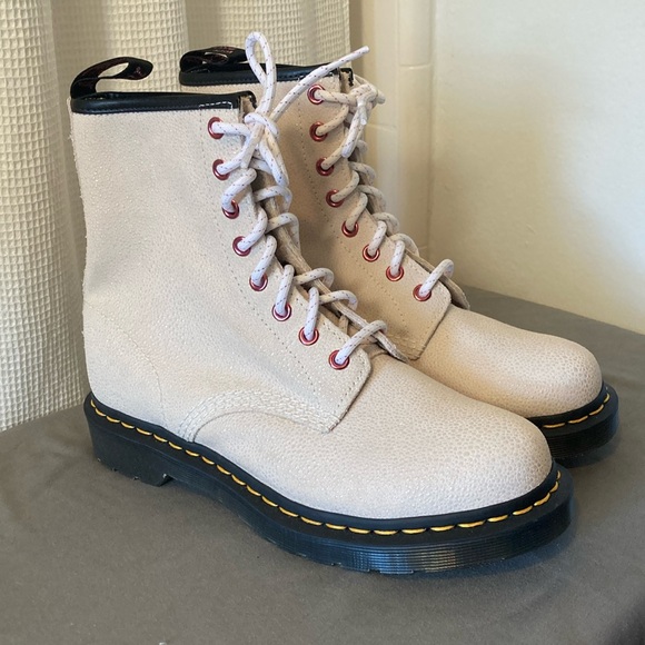 Dr. Martens 1460 Bejeweled Womens Size 8 Boots White Pink Leather Lace Up NEW - Picture 2 of 10